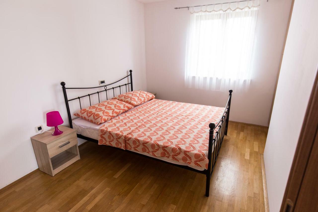 Simonetti Apartments Малинска Екстериор снимка