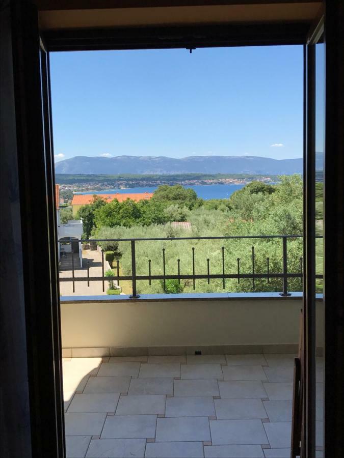 Simonetti Apartments Малинска Екстериор снимка