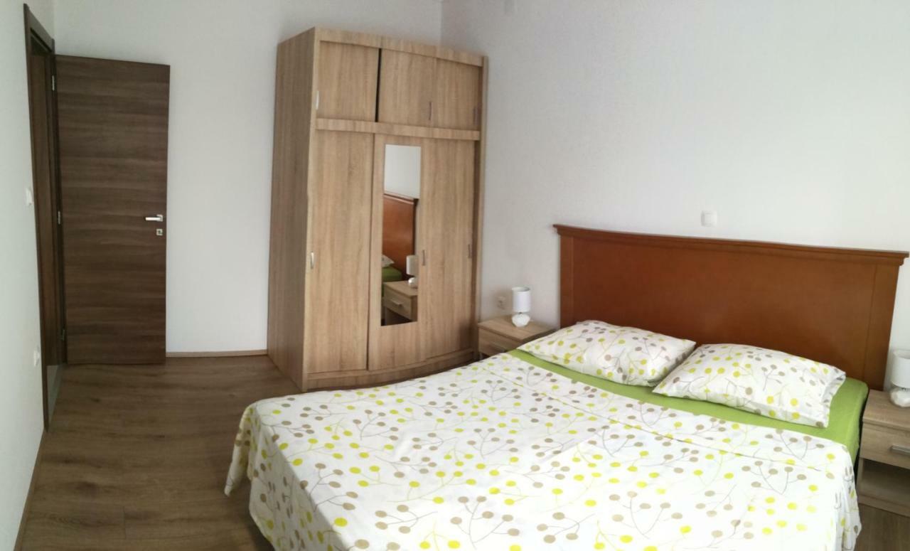 Simonetti Apartments Малинска Екстериор снимка